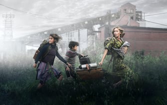 USA. Millicent Simmonds , Noah Jupe and Emily Blunt  in the (C)Warner Bros. new film : A Quiet Place Part II (2021) . 
Plot: Following the events at home, the Abbott family now face the terrors of the outside world. Forced to venture into the unknown, they realize the creatures that hunt by sound are not the only threats lurking beyond the sand path. 
Ref: LMK106-J7105-180521
Supplied by LMKMEDIA. Editorial Only.
Landmark Media is not the copyright owner of these Film or TV stills but provides a service only for recognised Media outlets. pictures@lmkmedia.com