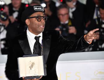 CANNES, FRANCE - MAY 19: US director  Spike Lee poses with his Grand Jury Prize for 'BlacKkKlansman' during the Award Winners photocall at the 71st annual Cannes Film Festivall in Cannes, France on May 19, 2018. (Photo by Mustafa Yalcin/Anadolu Agency/Getty Images)