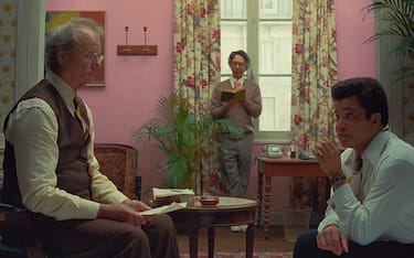 (From L-R): Bill Murray, Wally Wolodarsky and Jeffrey Wright in the film THE FRENCH DISPATCH. Photo Courtesy of Searchlight Pictures. © 2021 20th Century Studios All Rights Reserved