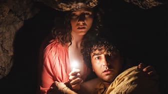 (from left) Maddox (Thomasin McKenzie) and Trent (Alex Wolff) in Old, written for the screen and directed by M. Night Shyamalan.