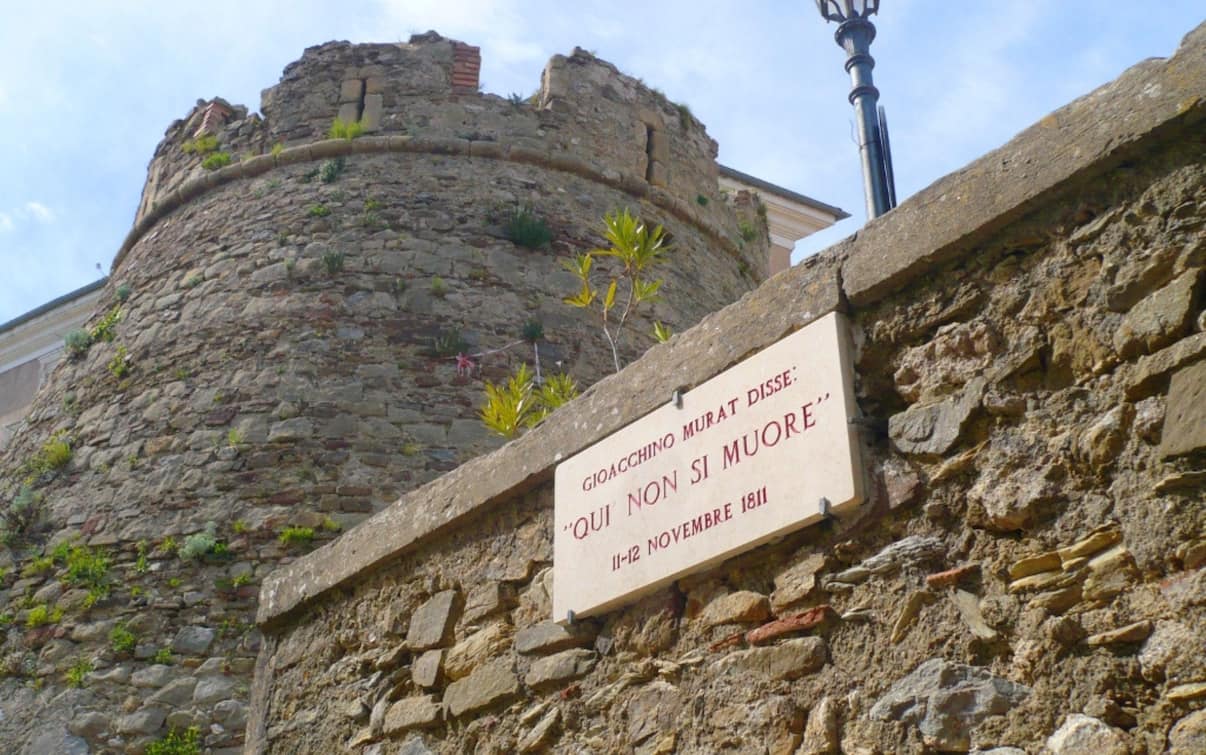 Benvenuti al Sud, le location i luoghi di Castellabate dove hanno girato il film. FOTO Sky TG24 Benvenuti al Sud, le location i luoghi di Castellabate dove hanno girato il film. FOTO Sky TG24