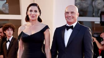 VENICE, ITALY - SEPTEMBER 02: Luisa Ranieri and Luca Zingaretti attend the red carpet of the movie "The Hand Of God" during the 78th Venice International Film Festival on September 02, 2021 in Venice, Italy. (Photo by Vittorio Zunino Celotto/Getty Images)