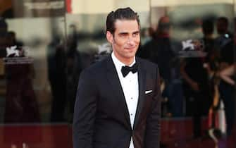 VENICE, ITALY - SEPTEMBER 01: Jon Kortajarena attends the red carpet of the movie "Madres Paralelas" during the 78th Venice International Film Festival on September 01, 2021 in Venice, Italy. (Photo by Ernesto Ruscio/Getty Images)