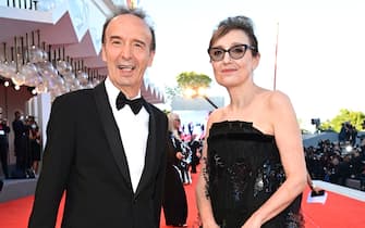 VENICE, ITALY - SEPTEMBER 01: Roberto Benigni and Nicoletta Braschi attend the red carpet of the movie "Madres Paralelas" during the 78th Venice International Film Festival on September 01, 2021 in Venice, Italy. (Photo by Pascal Le Segretain/Getty Images)