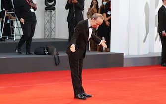 VENICE, ITALY - SEPTEMBER 01: Roberto Benigni attends the red carpet of the movie "Madres Paralelas" during the 78th Venice International Film Festival on September 01, 2021 in Venice, Italy. (Photo by Marc Piasecki/Getty Images)