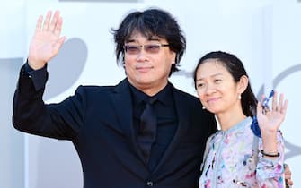 VENICE, ITALY - SEPTEMBER 01: Jury President Bong Joon Ho and Venezia78 Jury member ChloÃ© Zhao attend the red carpet of the movie "Madres Paralelas" during the 78th Venice International Film Festival on September 01, 2021 in Venice, Italy. (Photo by Daniele Venturelli/WireImage)
