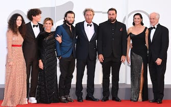 VENICE, ITALY - SEPTEMBER 02: (L-R) Sofia Gershevich, Filippo Scotti, Teresa Saponangelo, Marlon Joubert, director Paolo Sorrentino, Biagio Manna, Luisa Ranieri and Toni Servillo attend the red carpet of the movie "The Hand Of God" during the 78th Venice International Film Festival on September 02, 2021 in Venice, Italy. (Photo by Daniele Venturelli/WireImage)