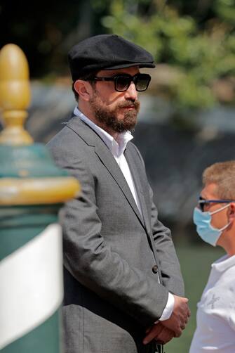 VENICE, ITALY - SEPTEMBER 03: Director Pablo LarraÃ­n is seen arriving at the 78th Venice International Film Festival on September 03, 2021 in Venice, Italy. (Photo by John Phillips/Getty Images)