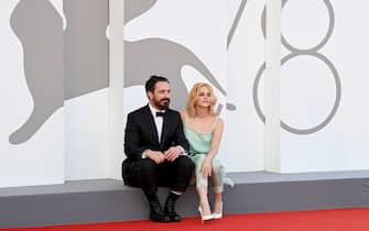 VENICE, ITALY - SEPTEMBER 03: Director Pablo LarraÃ­n and Kristen Stewart attend the red carpet of the movie "Spencer" during the 78th Venice International Film Festival on September 03, 2021 in Venice, Italy. (Photo by Daniele Venturelli/WireImage)