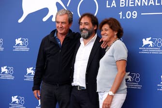 VENICE, ITALY - SEPTEMBER 06:  Roberto Sessa, Stefano Mordini and Chiara Grassi attend the photocall of "La Scuola Cattolica" during the 78th Venice International Film Festival on September 06, 2021 in Venice, Italy. (Photo by John Phillips/Getty Images)