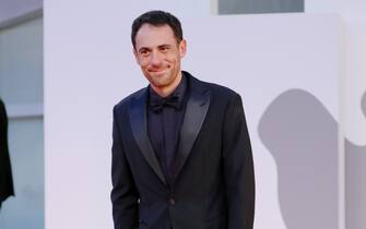 VENICE, ITALY - SEPTEMBER 09: Elio Germano attends the red carpet of the movie "America Latina" during the 78th Venice International Film Festival on September 09, 2021 in Venice, Italy. (Photo by Vittorio Zunino Celotto/Getty Images)