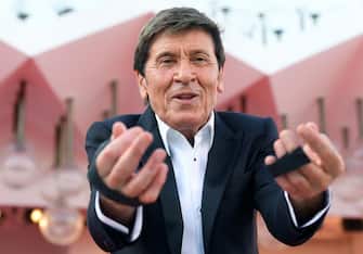 Italian singer Gianni Morandi arrives for the premiere of  'Ennio (Ennio The Maestro)' during the 78th annual Venice International Film Festival, Venice, Italy, 10 September 2021. The movie is presented out of competition at the festival running from 01 to 11 September.  ANSA/ETTORE FERRARI
 