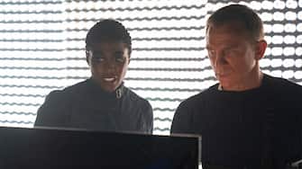 B25_27329_RCLashana Lynch stars as Nomi and Daniel Craig as James Bond inNO TIME TO DIE, an EON Productions and Metro-Goldwyn-Mayer Studios filmCredit: Nicola Dove© 2021 DANJAQ, LLC AND MGM.  ALL RIGHTS RESERVED.