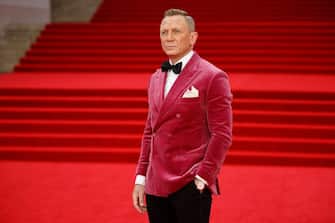English actor Daniel Craig poses on the red carpet after arriving to attend the World Premiere of the James Bond 007 film "No Time to Die" at the Royal Albert Hall in west London on September 28, 2021. - Celebrities and royals walk the red carpet in central London on Tuesday for the star-studded but much-delayed world premiere of the latest James Bond film, "No Time To Die". (Photo by Tolga Akmen / AFP) (Photo by TOLGA AKMEN/AFP via Getty Images)