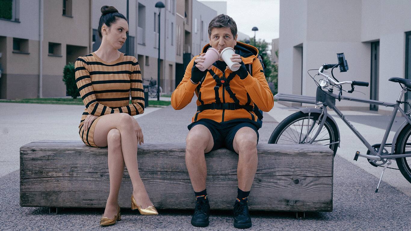 Ilenia Pastorelli e Fabio De Luigi in Una scena di E noi come stronzi rimanemmo a guardare