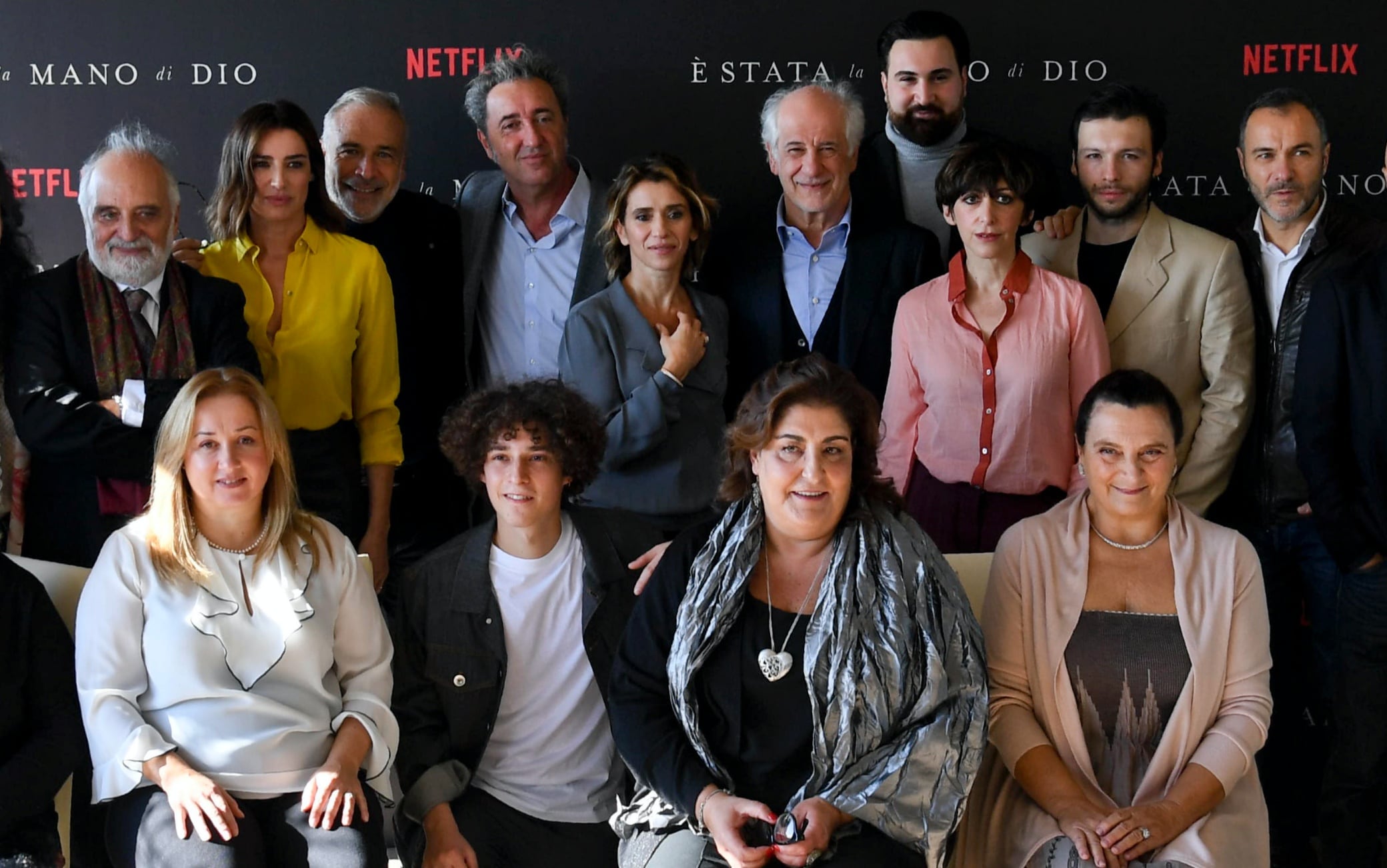 Il regista Paolo Sorrentino a Napoli con il cast del film ' È stata la mano di Dio' 