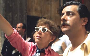 NAPLES - AUGUST 1:  Movie Director Lina Wertmuller with Giancarlo Giannini on the set of Pasqualino on August 1, 1975 in Naples, Italy. (Photo by Santi Visalli/Getty Images)