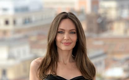 Roma, Angelina Jolie visita i bimbi ucraini all’Ospedale Bambino Gesù