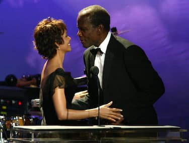 Sidney Poitier and Halle Berry at the "Carousel of Hope Ball 2002" to benefit childhood diabetes, hosted by Barbara and Marvin Davis, at the Beverly Hilton Hotel, Beverly Hills, Ca. Tuesday, Oct. 15, 2002. Photo by Kevin Winter/Getty Images.