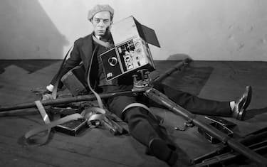 CULVER CITY, CA - 1928:  Actor and director Buster Keaton poses for a portrait on the set of his MGM film "The Cameraman" in 1928 in Culver city, California.   (Photo by Michael Ochs Archives/Getty Images)