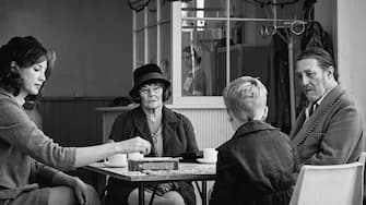 (L to R) Caitriona Balfe as "Ma", Judi Dench as "Granny", Jude Hill as "Buddy", and Ciarán Hinds as "Pop" in director Kenneth Branagh's BELFAST, a Focus Features release. Credit : Rob Youngson / Focus Features