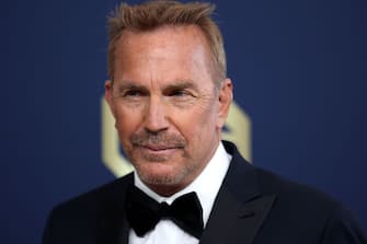 SANTA MONICA, CA - February 27, 2022.   Kevin Costner  arriving at the 28th Screen Actors Guild Awards at the Barker Hangar on Sunday, February 27, 2022.  (Jay L. Clendenin / Los Angeles Times via Getty Images)