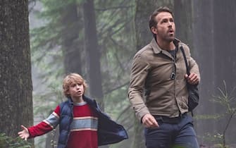 USA. Walker Scobell and Ryan Reynolds in the (C)Netflix new film: The Adam Project (2022). 
Plot: A time-traveling pilot teams up with his younger self and his late father to come to terms with his past while saving the future. 
Ref:  LMK106-J7874 -180222
Supplied by LMKMEDIA. Editorial Only.
Landmark Media is not the copyright owner of these Film or TV stills but provides a service only for recognised Media outlets. pictures@lmkmedia.com