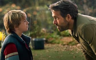 USA. Walker Scobell and Ryan Reynolds in the (C)Netflix new film: The Adam Project (2022). 
Plot: A time-traveling pilot teams up with his younger self and his late father to come to terms with his past while saving the future. 
Ref:  LMK106-J7874 -180222
Supplied by LMKMEDIA. Editorial Only.
Landmark Media is not the copyright owner of these Film or TV stills but provides a service only for recognised Media outlets. pictures@lmkmedia.com
