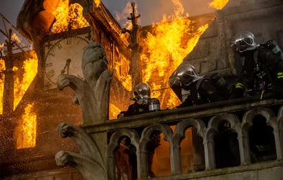 Notre-Dame in fiamme, al cinema il film Sky Original di Jean-Jacques Annaud