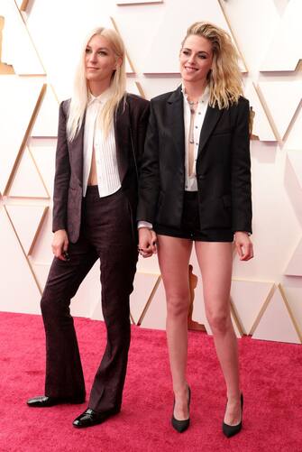 HOLLYWOOD, CALIFORNIA - MARCH 27: (L-R) Dylan Meyer and Kristen Stewart attend the 94th Annual Academy Awards at Hollywood and Highland on March 27, 2022 in Hollywood, California. (Photo by Momodu Mansaray/Getty Images)