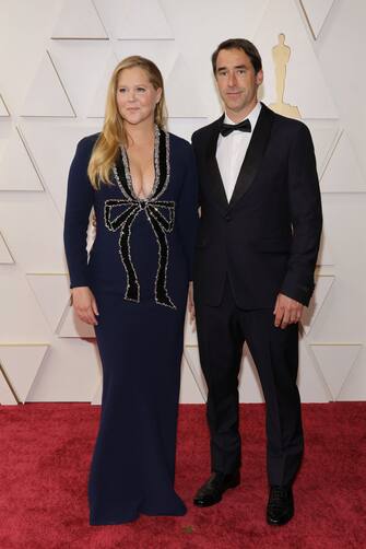 HOLLYWOOD, CALIFORNIA - MARCH 27: (L-R) Amy Schumer and Chris Fischer attend the 94th Annual Academy Awards at Hollywood and Highland on March 27, 2022 in Hollywood, California. (Photo by Mike Coppola/Getty Images)