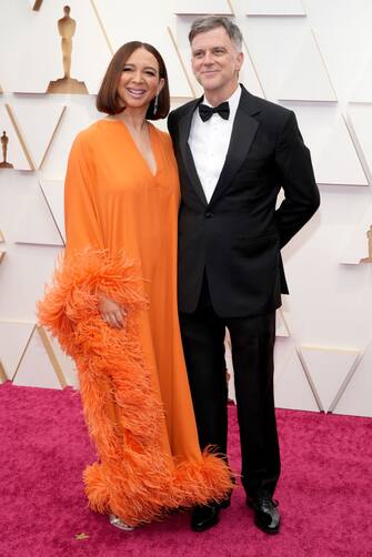 HOLLYWOOD, CALIFORNIA - MARCH 27: (L-R) Maya Rudolph and Paul Thomas Anderson attend t the 94th Annual Academy Awards at Hollywood and Highland on March 27, 2022 in Hollywood, California. (Photo by Kevin Mazur/WireImage)