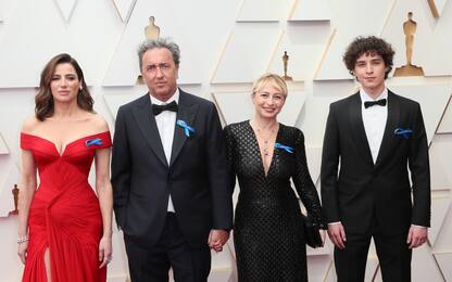 Oscar 2022, Paolo Sorrentino e Luisa Ranieri a sostegno dell'Ucraina 