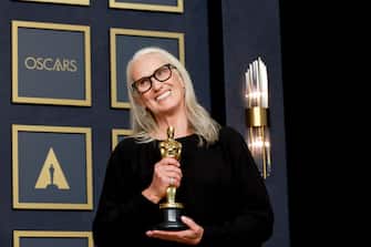 HOLLYWOOD, CA - March 27, 2022. Jane Campion, winner of the Oscar for Directing for The Power of the Dog, in the Photo Room during the 94th Academy Awards at the Dolby Theatre at Ovation Hollywood on Sunday, March 27, 2022.  (Allen Schaben / Los Angeles Times via Getty Images)