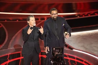HOLLYWOOD, CA - March 27, 2022.   Josh Brolin and Jason Momoa    during the show  at the 94th Academy Awards at the Dolby Theatre at Ovation Hollywood on Sunday, March 27, 2022.  (Myung Chun / Los Angeles Times via Getty Images)