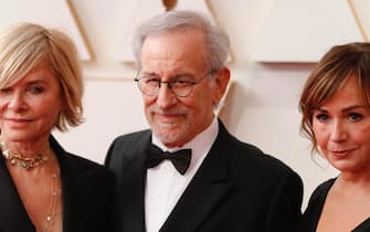 epa09853922 Steven Spielberg (C), his wife Kate Capshaw (L), and guest arrive for the 94th annual Academy Awards ceremony at the Dolby Theatre in Hollywood, Los Angeles, California, USA, 27 March 2022. The Oscars are presented for outstanding individual or collective efforts in filmmaking in 24 categories.  EPA/DAVID SWANSON
