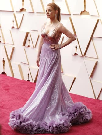 epa09853822 Jessica Chastain arrives for the 94th annual Academy Awards ceremony at the Dolby Theatre in Hollywood, Los Angeles, California, USA, 27 March 2022. The Oscars are presented for outstanding individual or collective efforts in filmmaking in 24 categories.  EPA/DAVID SWANSON
