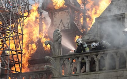 Notre-Dame in fiamme, la recensione del film in prima tv su Sky
