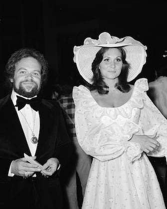 American actor and adult film star Linda Lovelace (1949 - 2002) attends the Directors Guild Awards with date David Winter at the Beverly Hills Hilton, California, 1974. (Photo by Fotos International/Getty Images)