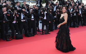 CANNES, FRANCE - MAY 17: Eva Longoria attends the screening of "Final Cut (Coupez!)" and opening ceremony red carpet for the 75th annual Cannes film festival at Palais des Festivals on May 17, 2022 in Cannes, France. (Photo by Stephane Cardinale - Corbis/Corbis via Getty Images)