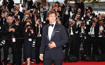 epa09955798 US actor Tom Cruise arrives for the screening of 'Top Gun: Maverick' during the 75th annual Cannes Film Festival, in Cannes, France, 18 May 2022. The movie is presented out of competition of the festival which runs from 17 to 28 May.  EPA/SEBASTIEN NOGIER