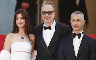 epa09958467 (L-R) Anne Hathaway, director James Gray and Jeremy Strong arrive for the screening of 'Armageddon Time' during the 75th annual Cannes Film Festival, in Cannes, France, 19 May 2022. The movie is presented in the Official Competition of the festival which runs from 17 to 28 May.  EPA/Guillaume Horcajuelo
