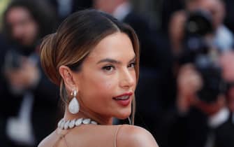 epa09958251 Alessandra Ambrosio arrives for the screening of 'Armageddon Time' during the 75th annual Cannes Film Festival, in Cannes, France, 19 May 2022. The movie is presented in the Official Competition of the festival which runs from 17 to 28 May.  EPA/Guillaume Horcajuelo