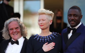 Brisith actor Idris Elba (R) and British actress Tilda Swinton (C) and film producer Doug Mitchell arrive for the screening of the film "Three Thousand Years of Longing" during the 75th edition of the Cannes Film Festival in Cannes, southern France, on May 20, 2022. (Photo by Valery HACHE / AFP) (Photo by VALERY HACHE/AFP via Getty Images)
