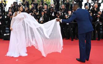 CANNES, FRANCE - MAY 20: Sabrina Elba and Idris Elba attend the screening of "Three Thousand Years Of Longing (Trois Mille Ans A T'Attendre)" during the 75th annual Cannes film festival at Palais des Festivals on May 20, 2022 in Cannes, France. (Photo by Pascal Le Segretain/Getty Images)