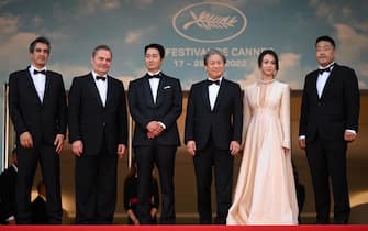 South Korean director Park Chan-Wook (3rdR) arrives with South Korean actor Park Hae-Il (3rdL) and Chinese actress Tang Wei (2ndR) for the screening of the film "Decision to Leave (Heojil Kyolshim)" during the 75th edition of the Cannes Film Festival in Cannes, southern France, on May 23, 2022. (Photo by CHRISTOPHE SIMON / AFP) (Photo by CHRISTOPHE SIMON/AFP via Getty Images)