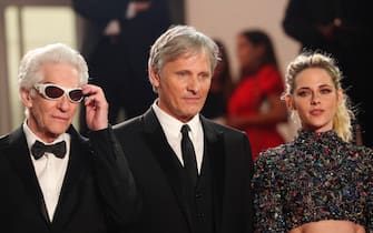 epa09970280 (L-R) Director David Cronenberg, Viggo Mortensen, and Kristen Stewart arrive for the screening of 'Crimes of the Future' during the 75th annual Cannes Film Festival, in Cannes, France, 23 May 2022. The movie is presented in the Official Competition of the festival which runs from 17 to 28 May.  EPA/GUILLAUME HORCAJUELO