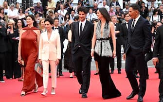 CANNES, FRANCE - MAY 24: (L-R) Producer Anne-Dominique Toussaint, Anouk Grinberg, Louis Garrel, Noémie Merlant and Roschdy Zem attend of the film "Les Amandiers" (Forever Young) attend the 75th Anniversary celebration screening of "The Innocent (L'Innocent)" during the 75th annual Cannes film festival at Palais des Festivals on May 24, 2022 in Cannes, France. (Photo by Stephane Cardinale - Corbis/Corbis via Getty Images)