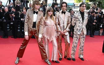 CANNES, FRANCE - MAY 25: (L to R) Maneskin : Thomas Raggi, Victoria De Angelis, Damiano David and Ethan Torchio attend the screening of "Elvis" during the 75th annual Cannes film festival at Palais des Festivals on May 25, 2022 in Cannes, France. (Photo by Stephane Cardinale - Corbis/Corbis via Getty Images)