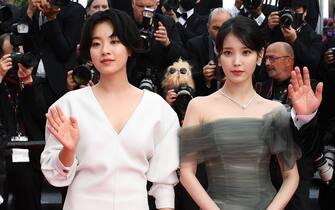 CANNES, FRANCE - MAY 26: Bae Donna, Gang Dong-won, Lee Joo-Young, Choi Hee-jin, Song Kang-ho and Hirokazu Koreeda attend the screening of "Broker (Les Bonnes Etoiles)" during the 75th annual Cannes film festival at Palais des Festivals on May 26, 2022 in Cannes, France.  (Photo by Joe Maher / Getty Images)
